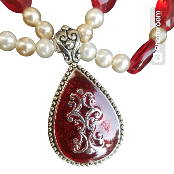 VINTAGE RED GLASS BEAD & FAUX PEARL LAYERED ORNATE PENDANT NECKLACE - Picture 5 of 8